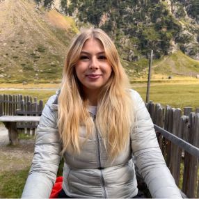 Lena, Babysitter in Frankfurt am Main