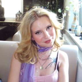 Nele, Babysitter in Weißenfels