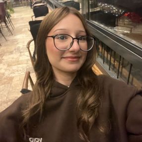 Akasya, Babysitter in München
