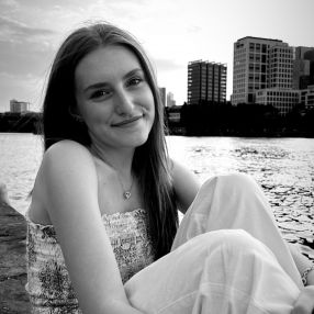 Nicole, Babysitter in Langen