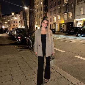 Luisa, Babysitter in Eching