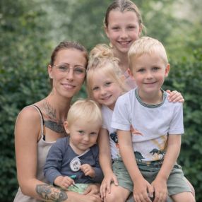 Sandy, Familie in Wissen