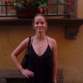 Liv, Babysitter in Paderborn