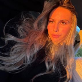 Lara, Babysitter in Würselen