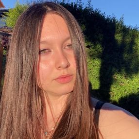 Julia, Babysitter in Neu-Anspach