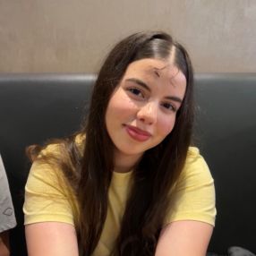 Jasmin, Babysitter in Netphen