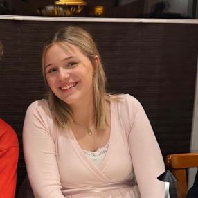 Anna, Babysitter in Emden
