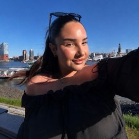 Büsra, Babysitter in Bremerhaven