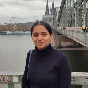 Sri Sakthi, Babysitter in Gießen