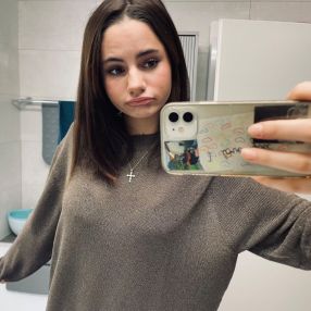 Anna Irini, Babysitter in Korb