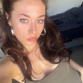 Lenya, Babysitter in Erkner