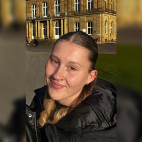Laura, Babysitter in Schifferstadt