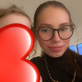 Naomi, Babysitter in Aerzen