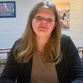 Alina, Babysitter in Leck
