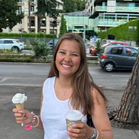 Chiara, Babysitter in Berg