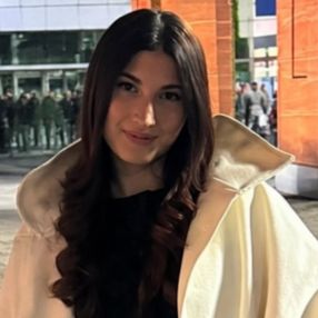 Nilab, Babysitter in Offenbach am Main