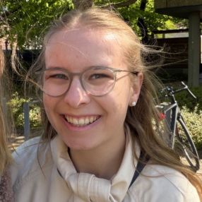 Merle, Babysitter in Kiel