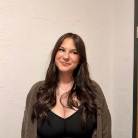 Jule, Babysitter in Limbach