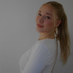 Mia, Babysitter in München