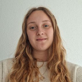 Joleen, Babysitter in Aerzen