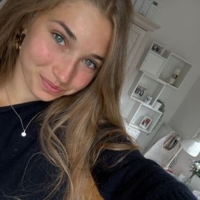 Charlotte, Babysitter in Bückeburg