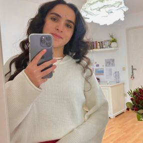 Esra, Babysitter in Monschau