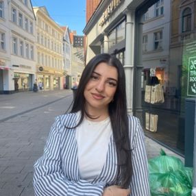 Awaz, Babysitter in Dortmund