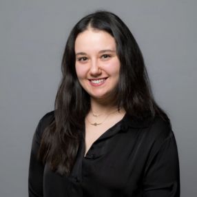 Esma, Babysitter in Frankfurt am Main