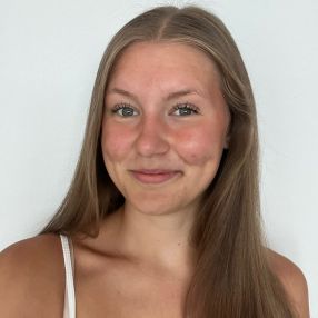Leni, Babysitter in Rodgau