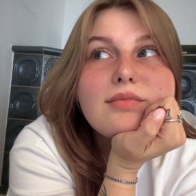 Laura, Babysitter in Herbrechtingen