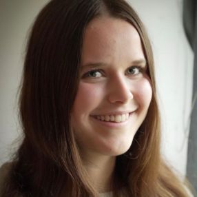 Caitlin, Babysitter in Kürten