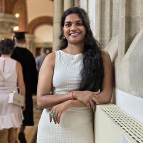Sindhuja, Babysitter in Hanau