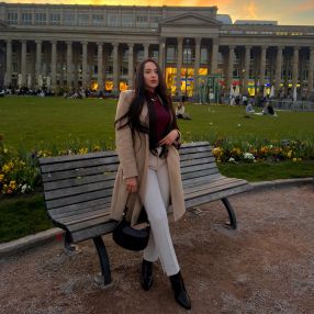 Karla Rosali, Babysitter in Stuttgart