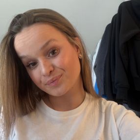 Jule, Babysitter in Duisburg