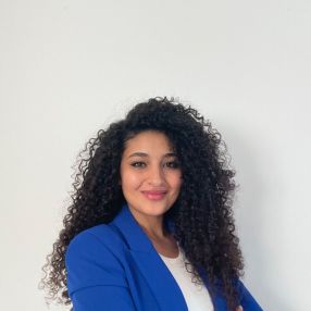 Hiba, Babysitter in Euskirchen