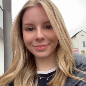 Julia, Babysitter in Mayen