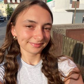 Natalie, Babysitter in Neutraubling