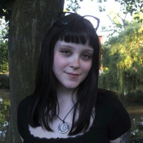 Kim Leoni, Babysitter in Dresden