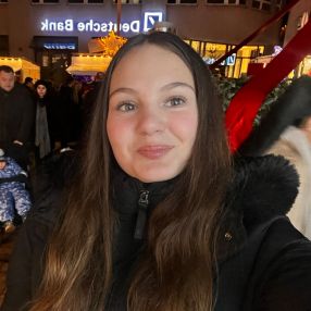 Namya, Babysitter in Albstadt