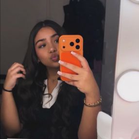 Sumaya, Babysitter in Usingen
