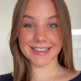 Celina, Babysitter in Löningen