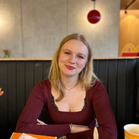 Greta, Babysitter in Hameln