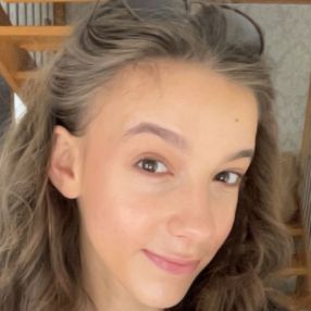 Haylie, Babysitter in Neumünster