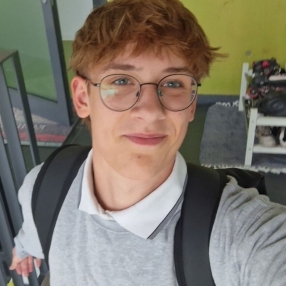 Kornelius, Babysitter in Bornheim