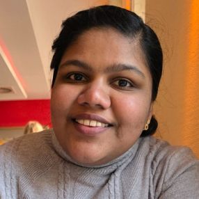 ATHIRA, Babysitter in Cottbus