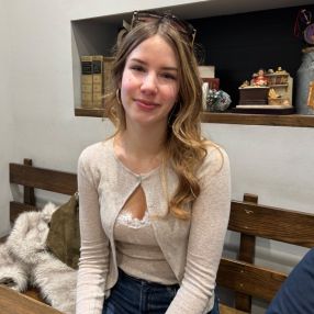 Lena, Babysitter in Karlsfeld
