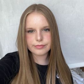Fiona, Babysitter in Uetze