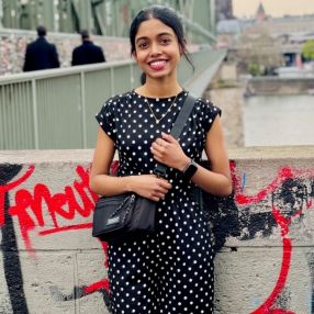 Nidhiya, Babysitter in Merseburg