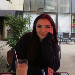Joy, Babysitter in Berlin