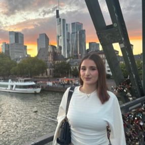 Aslı, Babysitter in Wiesbaden